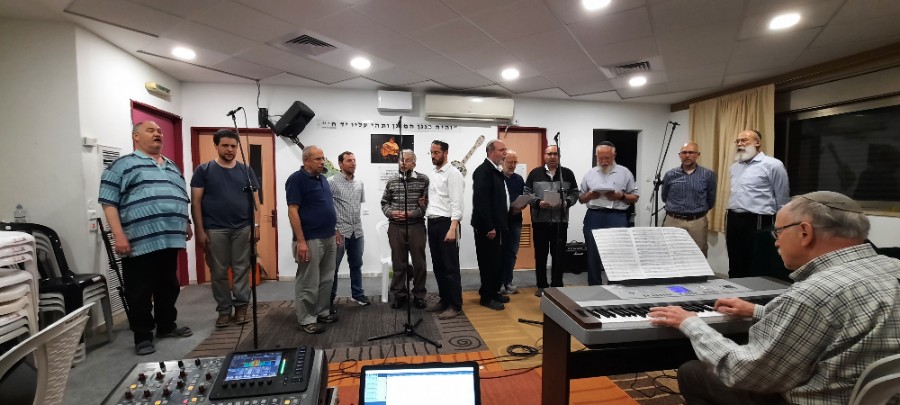 הקלטת שיר מקהלת הגברים