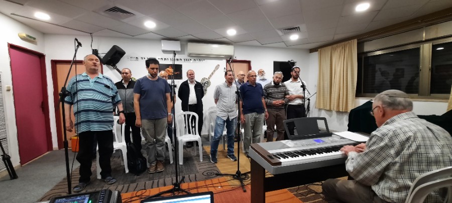 הקלטת שיר מקהלת הגברים