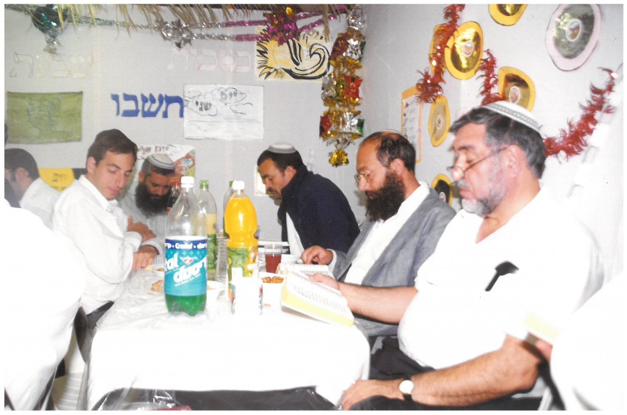 לימוד ליל הושענא רבה בסוכת משפחת סעדה