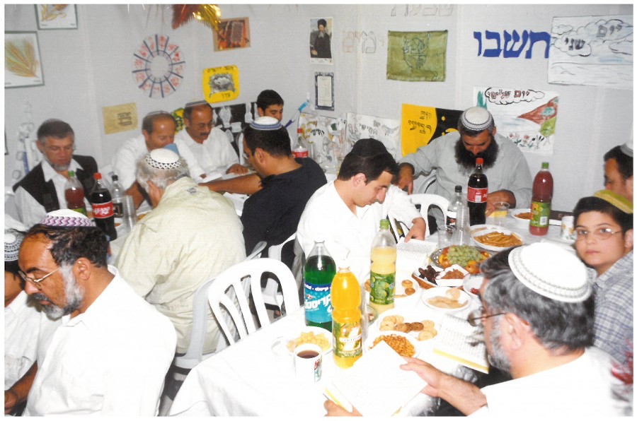 לימוד ליל הושענא רבה בסוכת משפחת סעדה