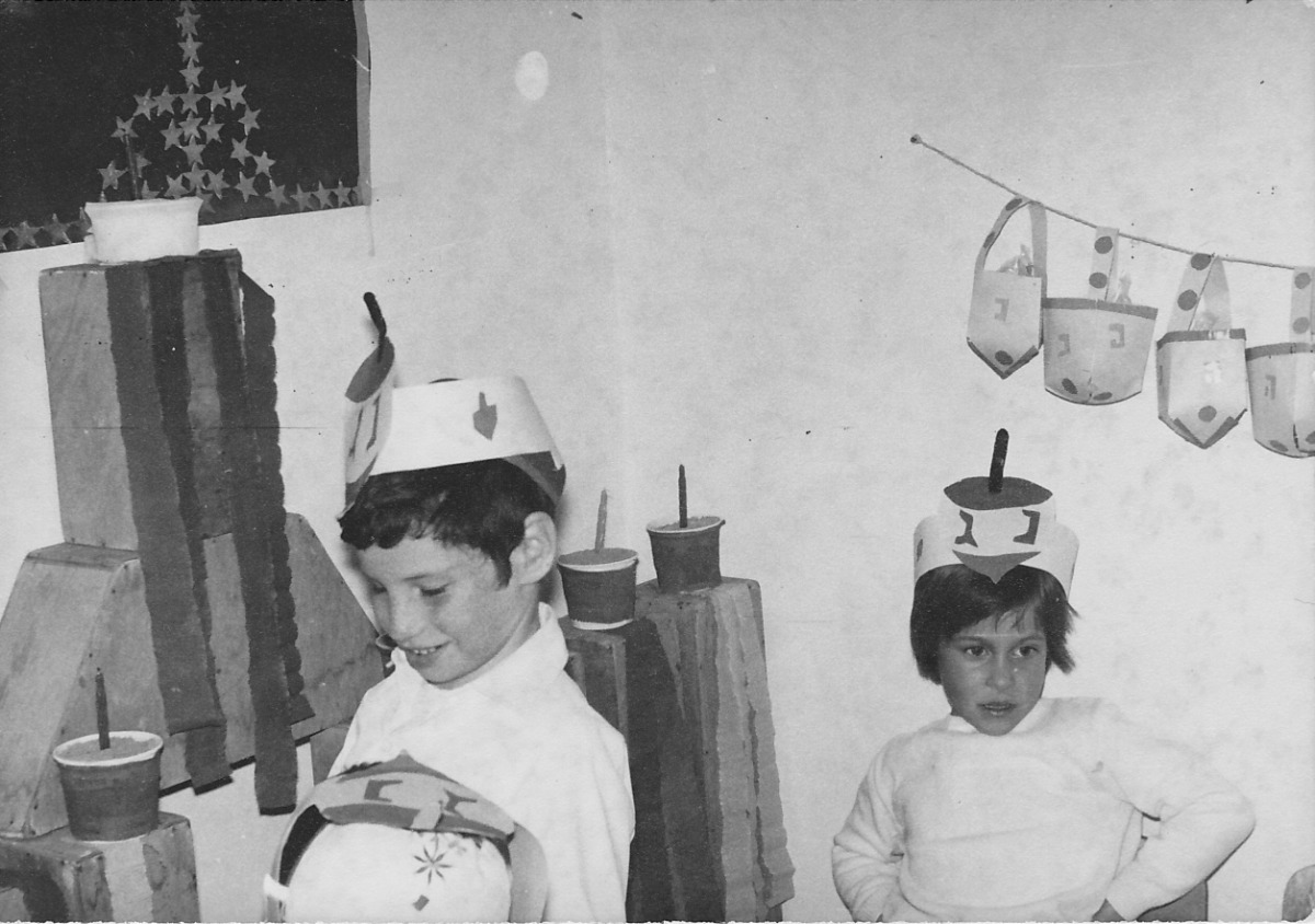 מסיבת חנוכה תשל"א - בתאל שביב (גודיס) ואלכס פרל