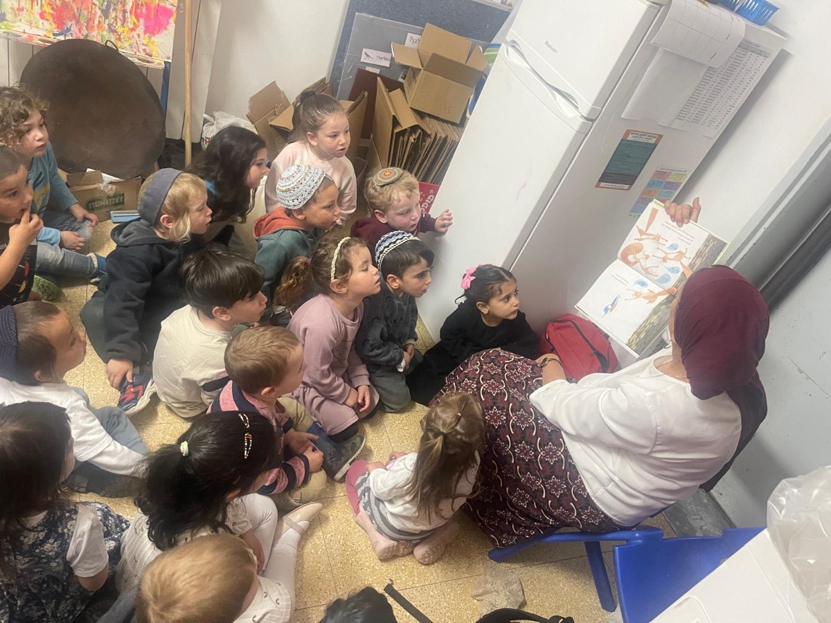 ילדי גן רותם במקלט