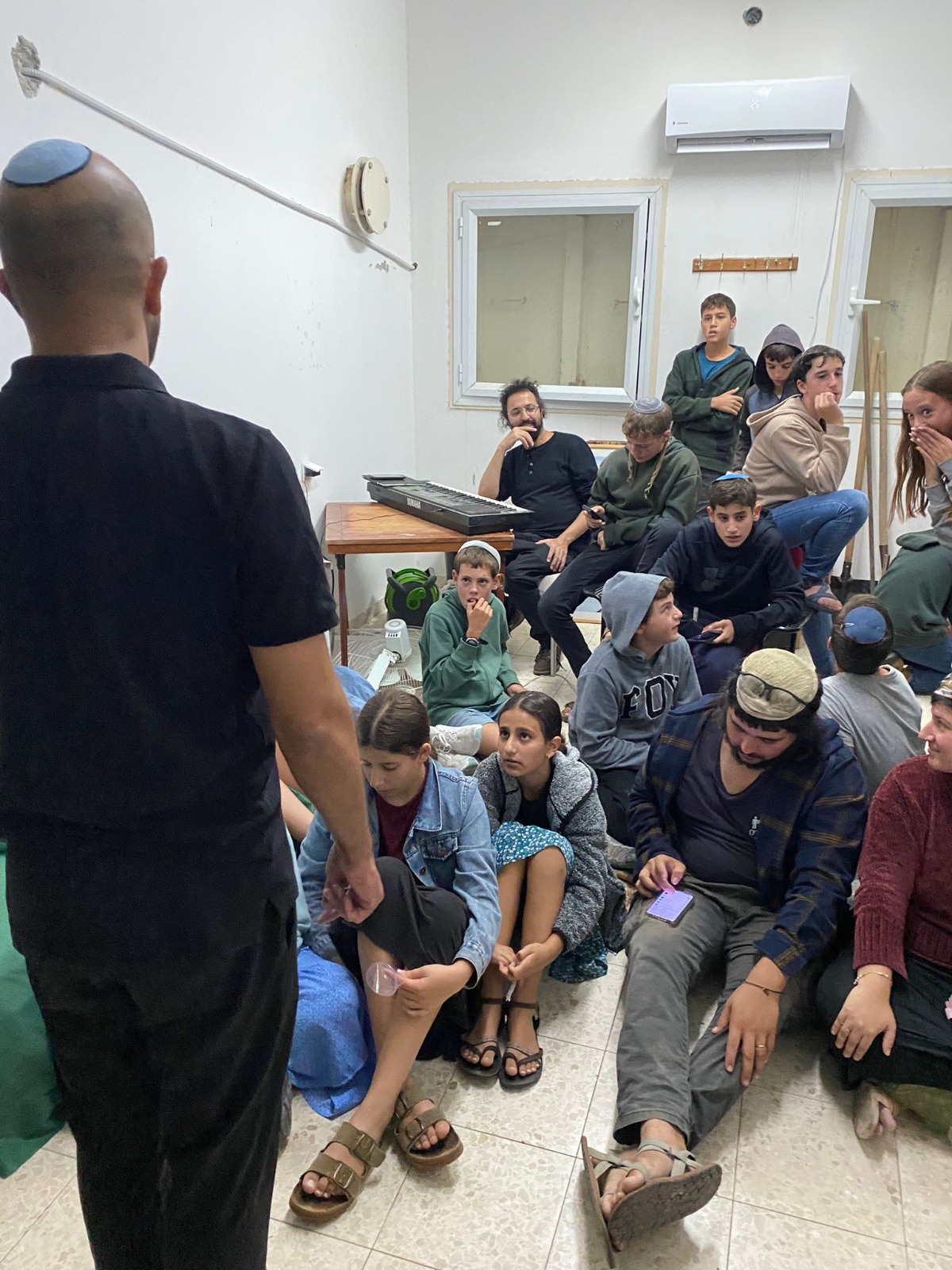 מופע פלייבק נמשך במקלט בזמן אזעקה