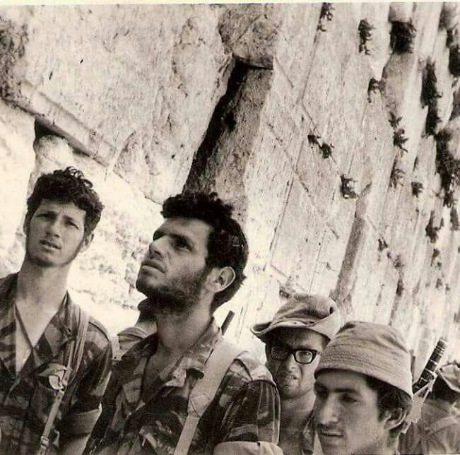 כצנחן מול הכותל במלחמת ששת הימים