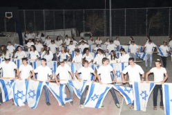 שבת ארגון תשע"ד 2013
דגלנות חניכי שבט אביחי במגרש הכדורסל
צילום: אחיטוב שלזינגר