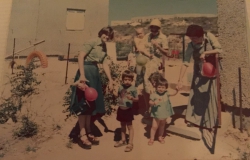 1976 - מחוץ לגן זהבה אלון שבות