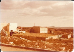 בית שחור - השיירות 30 בבנייה  1975