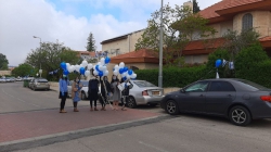 קישוט היישוב כולו בבלונים כחולבן