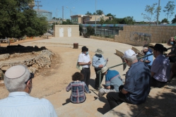 סיורים בעקבות שלטים - ההיסטוריה של גוש עציון ואלון שבות דרך שלטי הרחובות