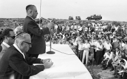 טקס הנחת אבן הפינה לאלון שבות.