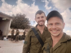 ישראל מדן (מימין) ואורי סיטרון באימון לפני כניסה לעזה