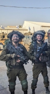 נעם אבנרי (מימין) ועקיבא לוביש בגזרה הדרומית