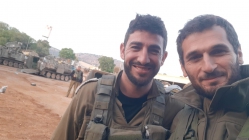 אור ליבשטיין (מימין - בעלה של איילת דאר) ועשהאל דאר
בחזית הצפון