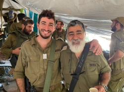 גדעון דאר (מימין) ובנו עשהאל
חזית הצפון